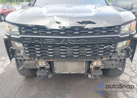 2021 Chevrolet Silverado 1500 4Wd Double Cab Standard Bed Custom z USA, uszkodzony, nr VIN 1GCRYBEK3MZ299202